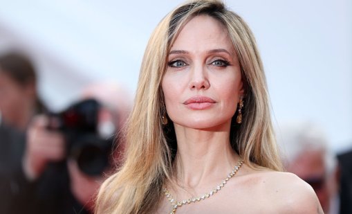 Анджелина Джоли обича страната си, но в момента не я признава