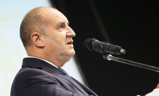 Радев обеща адекватни и съвременни условия на труд за лекарите