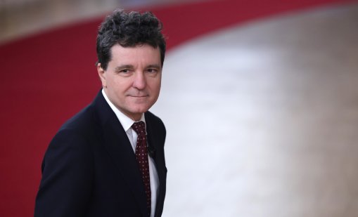 Румънският президент Никушор Дан е блокиран от лошото време в Париж