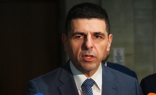 Ивайло Мирчев сравни Борисов и Пеевски с умираща змия: Ще хапят силно!