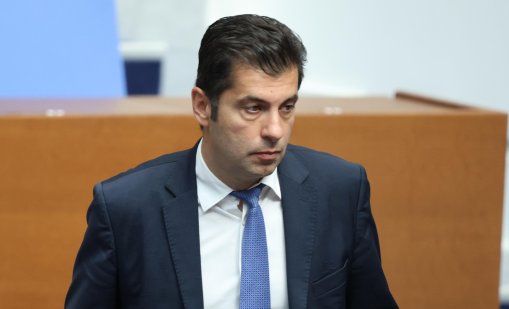 Кирил Петков обяви протест в подкрепа на Васил Терзиев пред общината