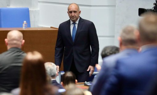 Спорният правилник е приет в комисия, как ще работят депутатите?