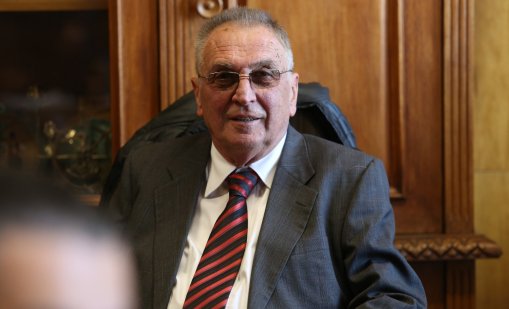 Нападнаха известният публицист Владо Перев