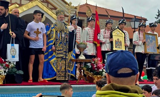 В Кърджали хвърлиха кръста два пъти - в река Арда и в отоплен басейн за деца