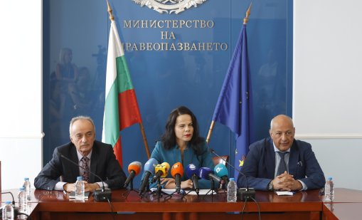 Здравният министър обяви реформа: РЗИ остават, спешната помощ се обединява
