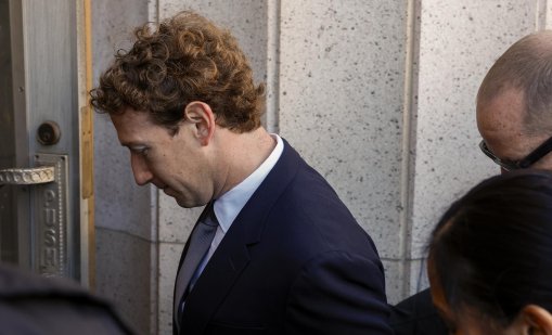 Екипажът на суперяхтата на Марк Зукърбърг отказал да спаси бедстваща лодка