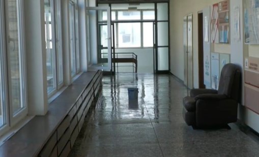 Болницата в Трявна е наводнена, лабораторията може да затвори