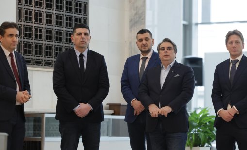 Спекулации преди края на срещата: Василев решен ПП да се отделят от ДБ? 