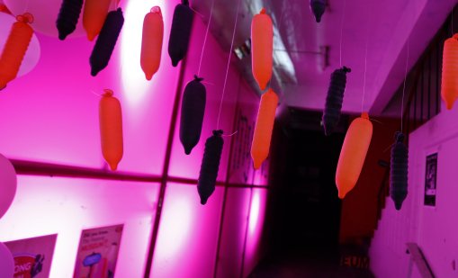 Войната в Иран вдигна цената и на.... презервативите