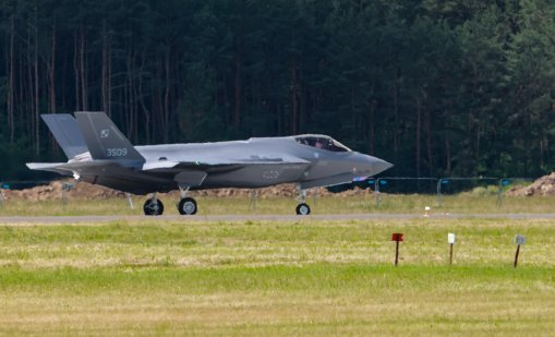 Финландия засилва въоръжението на F-35 с нова поръчка на интелигентни бомби