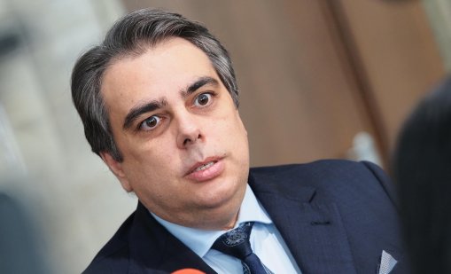 Асен Василев възмутен: Какво прави вицепремиерът в Китай?