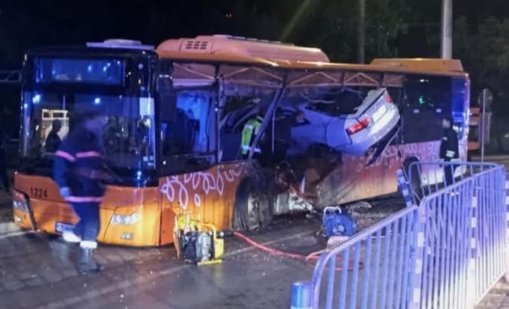 Експертизата показа: Колата, която се вряза в автобус, е била изправна