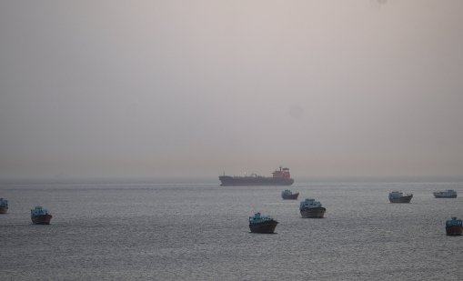 Иранската армия предупреди ВМС на САЩ да не влизат в Ормузкия проток