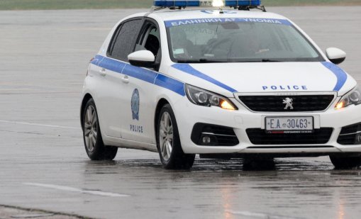 Глобяват с 350 евро за носене на слушалки от шофьорите в Гърция