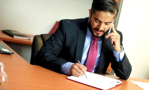 Защо е важно да се доверите на професионален адвокат при сделки с недвижими имоти