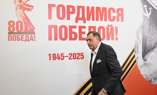 Лидерът на босненските сърби Додик пристигна в Москва за Парада на победата