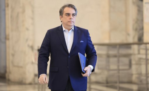 Асен Василев скочи на властта: Създават риск от по-ниски доходи за работещите 
