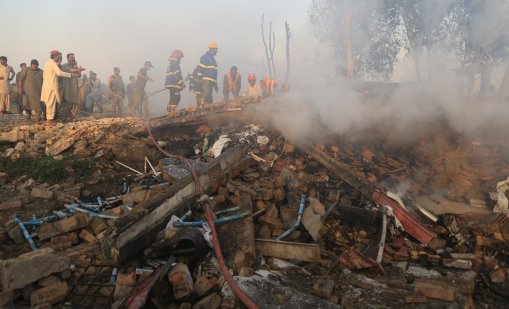 Най-малко 15 загинали при експлозия във фабрика в Пакистан