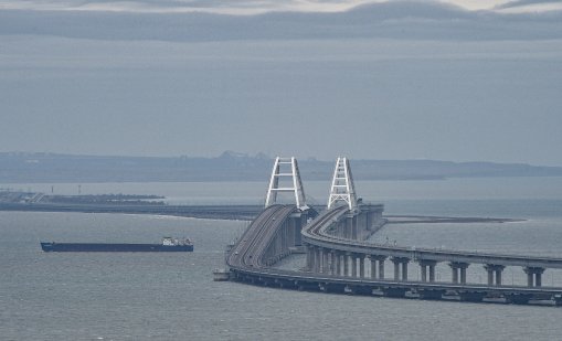 Трима души са убити при украински удар по "нежилищни сгради" в Крим