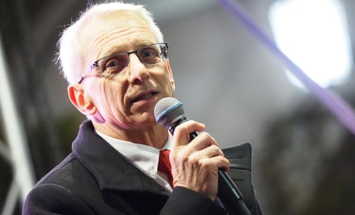 Денков: Нестабилността в България идва от сиамските близнаци Борисов и Пеевски