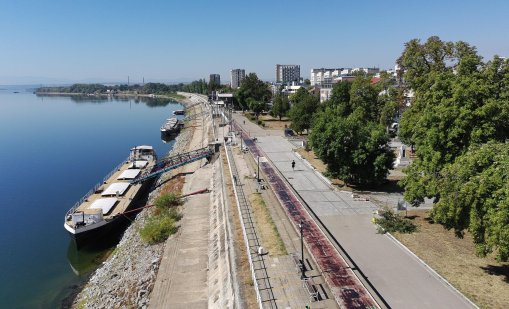 Плавателен съд заседна край Русе, няма опасност от замърсяване
