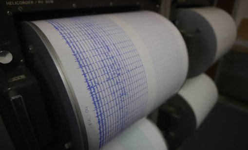 Земетресение с магнитуд 5,9 разлюля Индонезия