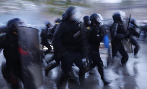 Над 400 000 души излязоха на протести днес във Франция