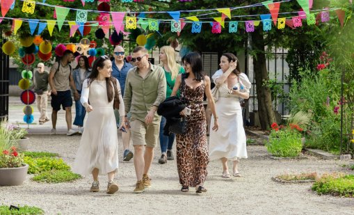 Go Guide кани на "Exotic Soir&eacute;e" под открито небе