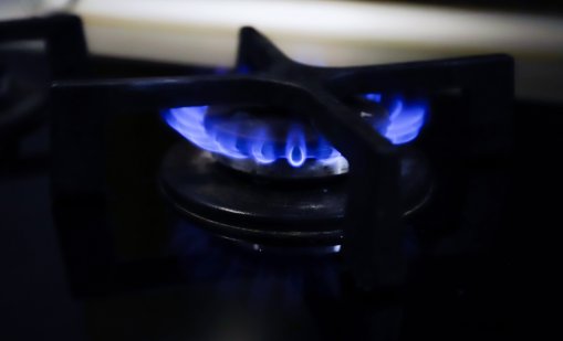 КЕВР се опасява от рязко повишение на цените на газа, парното и тока от юли