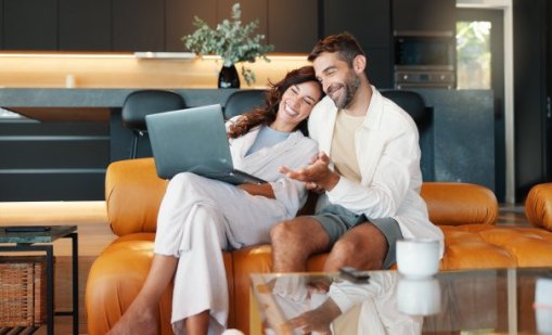 Защо някои жени са привлечени от по-зрели мъже?