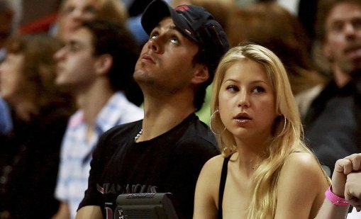 Многодетната майка Анна Курникова демонстрира стройна фигура