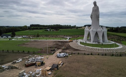 В Полша откриват най-високата статуя на Дева Мария в Европа