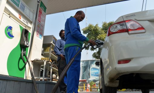 Излишъкът на петрол отваря път за нови санкции на Тръмп срещу Русия