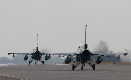 Защо Гърция има толкова много изтребители?