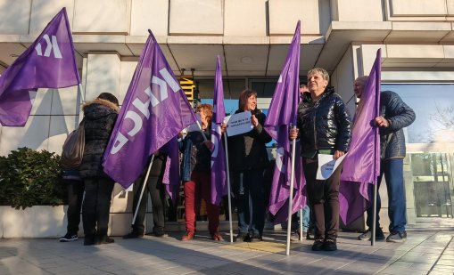 Протест на работещите в пощите: Срам ни е от заплатата ни!