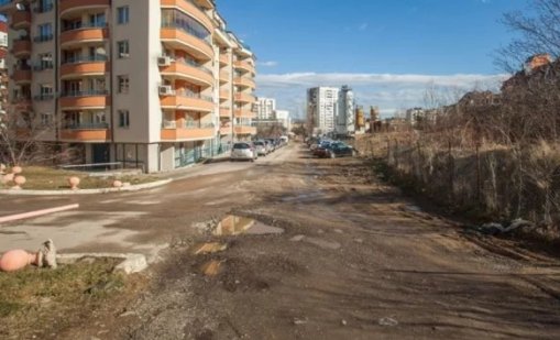 Жители на столичен квартал на протест, искат &bdquo;нормални улици&ldquo;