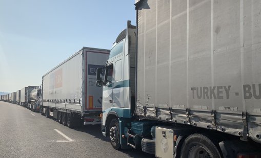 Опашки от камиони, 20 часа се чака на "Капитан Андреево"