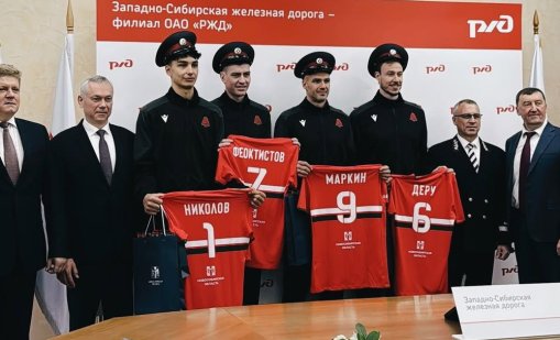 С железничарска фуражка Мони Николов официално стана част от "Локомотив" (Новосибирск) 
