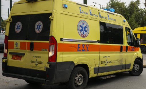 Кола падна в морето в Атина, загина цяло семейство