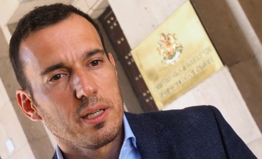 Терзиев: Няма как да празнуваме, докато нашите съграждани се борят срещу политическия мрак