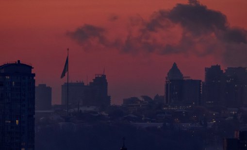 Експлозии и предупреждение за ракетна опасност отекнаха в Киев