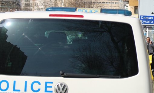 Арестуваха 52-годишна във Варна, обрала с газов пистолет оборота на супермаркет