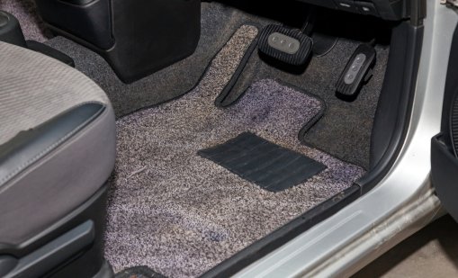 Как да поддържате интериора на автомобила чист и защитен с подходящи стелки?