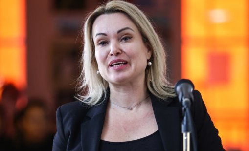 Русия обяви журналистката Марина Овсянникова за чуждестранен агент