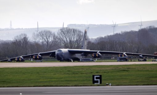 Защо оръжейни компании и чужди държави даряват $32 млн. на американски мозъчни тръстове