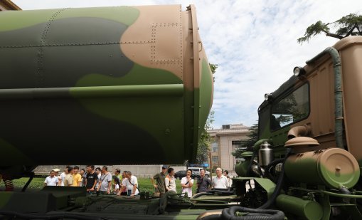 Как китайската ракета с голям обсег DF-27 ще промени Тихия океан?