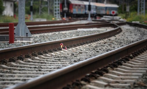 Влак удари жена край Исперих, ампутираха крака ѝ