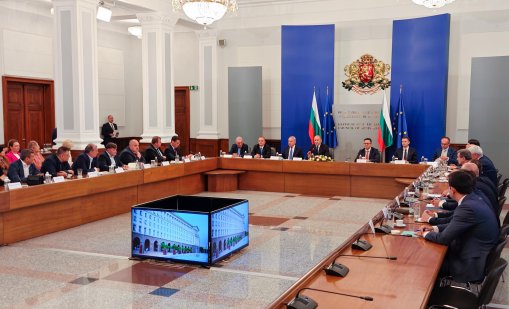 Тристранката обсъжда законодателните промени срещу високите цени