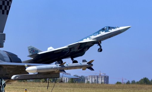 Су-57 на път за Казахстан: Астана ще получи руския изтребител до две години