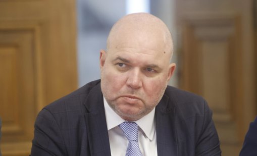 Панев: Радев е известен пилот и прави лупинги